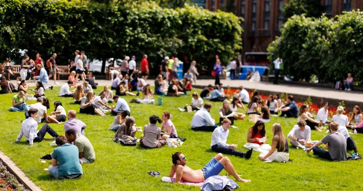 UK heatwave latest: Rare red extreme heat warning to come into force today | News UK