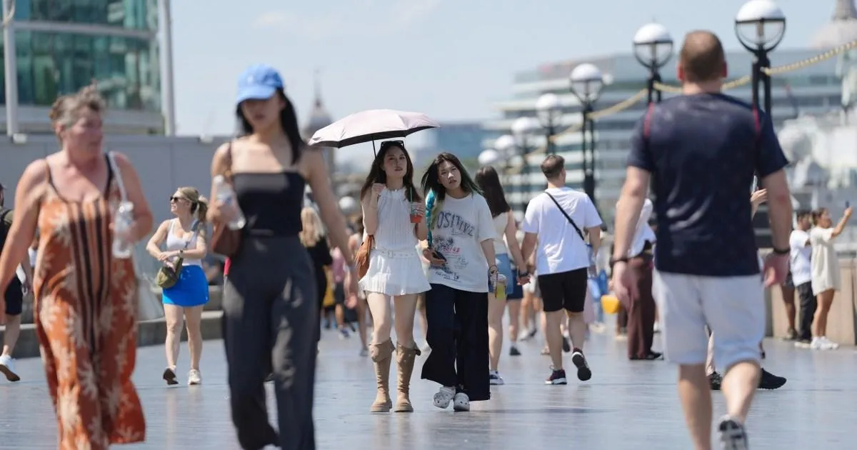 Sadiq Khan issues severe air pollution warning as capital set to bask in 39C heat | News UK