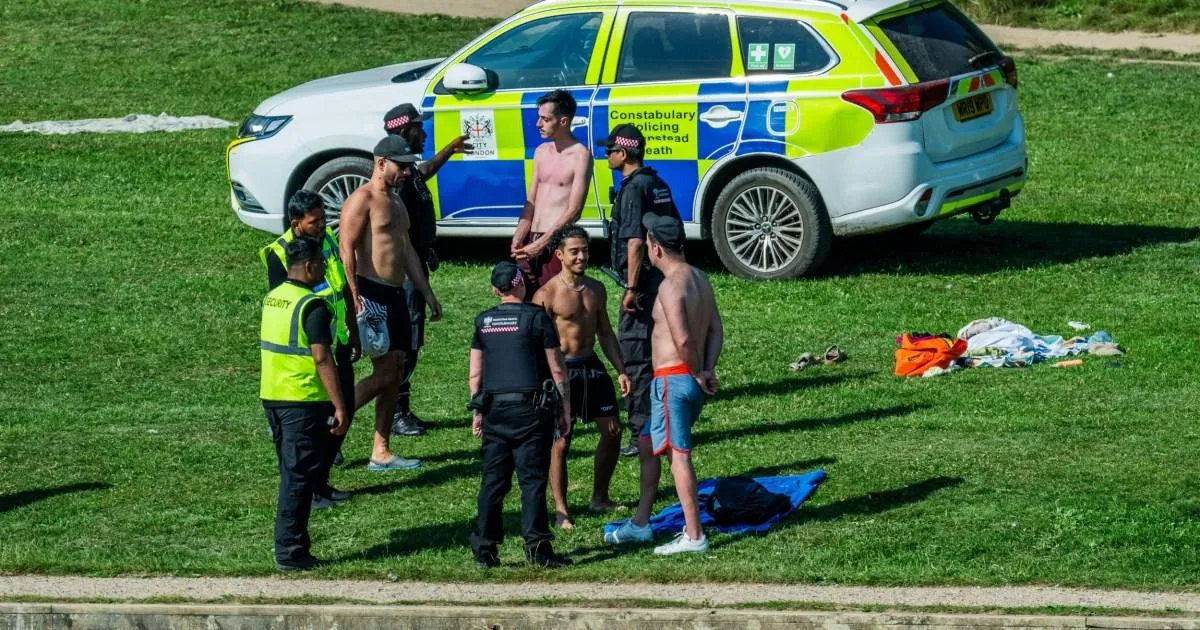 Police called after Londoners looking to cool down swim with wildlife | News UK