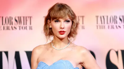 LOS ANGELES, CALIFORNIA - OCTOBER 11: (EDITORIAL USE ONLY. NO STANDALONE PUBLICATION USE (NO SPECIAL INTEREST OR SINGLE ARTIST PUBLICATION USE; NO BOOK USE)) Taylor Swift attends