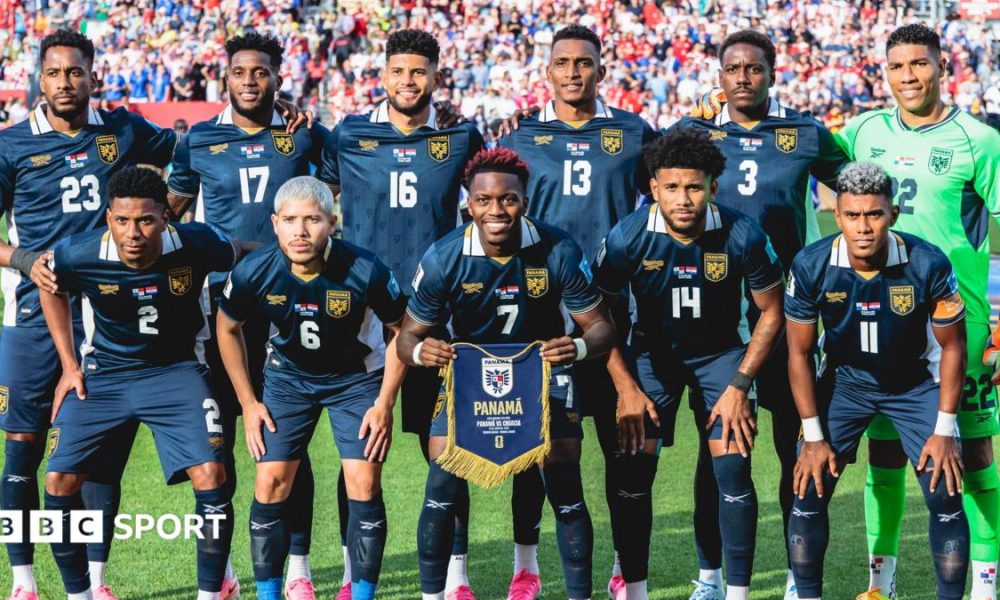 Panama players pose for a team photo at the World Cup