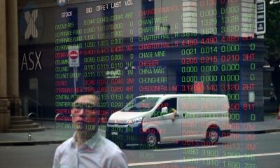Investors flee to safety as business confidence wanes