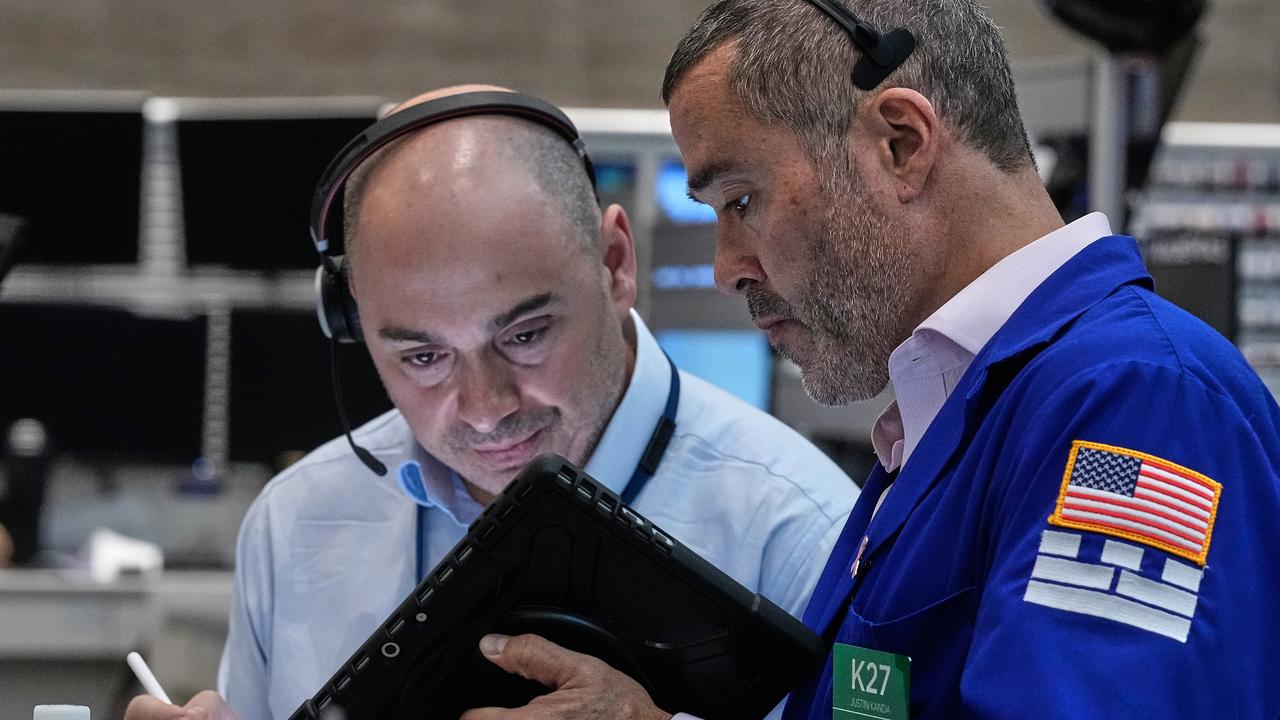 Wall Street closes mixed as tech, chipmakers rebound