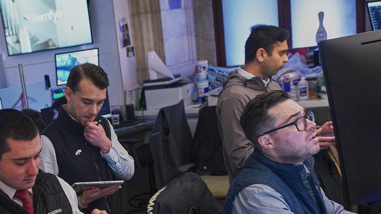 Wall Street ends mixed as shares in tech firms fall