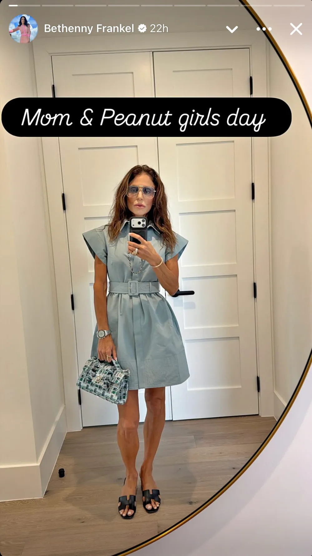 Bethenny Frankel posing in front of mirror selfie on Instagram