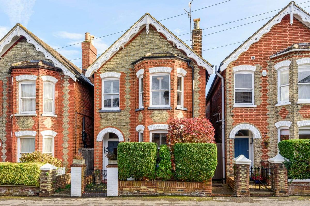 Portsmouth not among UK’s slowest markets overall, but higher-priced homes still take months to sell