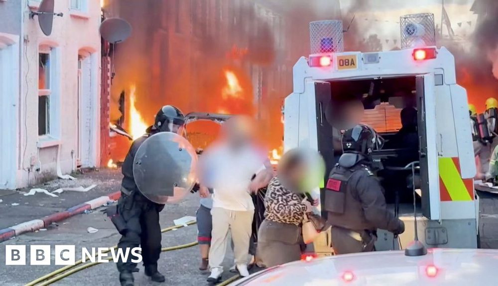 Residents flee as cars and houses burn in Belfast