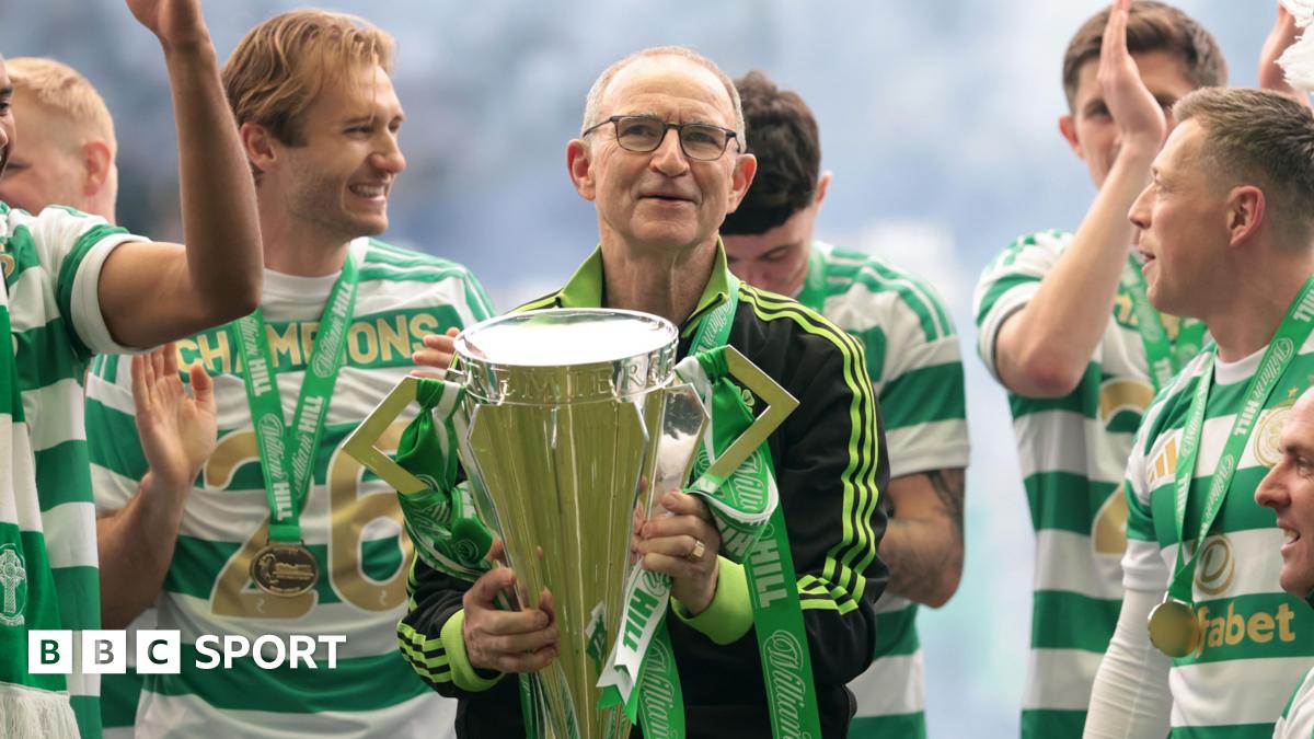 Martin O'Neill with the Scottish Premiership trophy