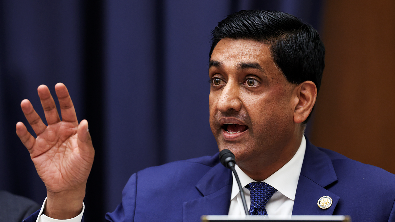 Ro Khanna asks why Iran gets economic development over American cities
