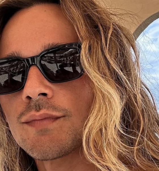 Celebrity Hairstylist Travis Ogletree’s Golden Rules for Shiny, Sun-Kissed Locks All Summer Long