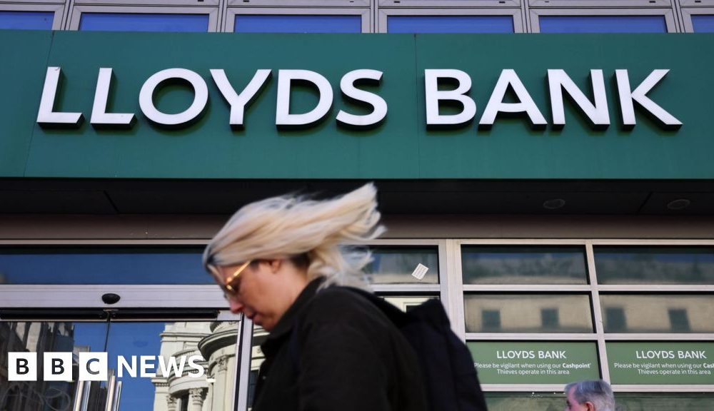 Lloyds, Halifax and Bank of Scotland app users hit by outage