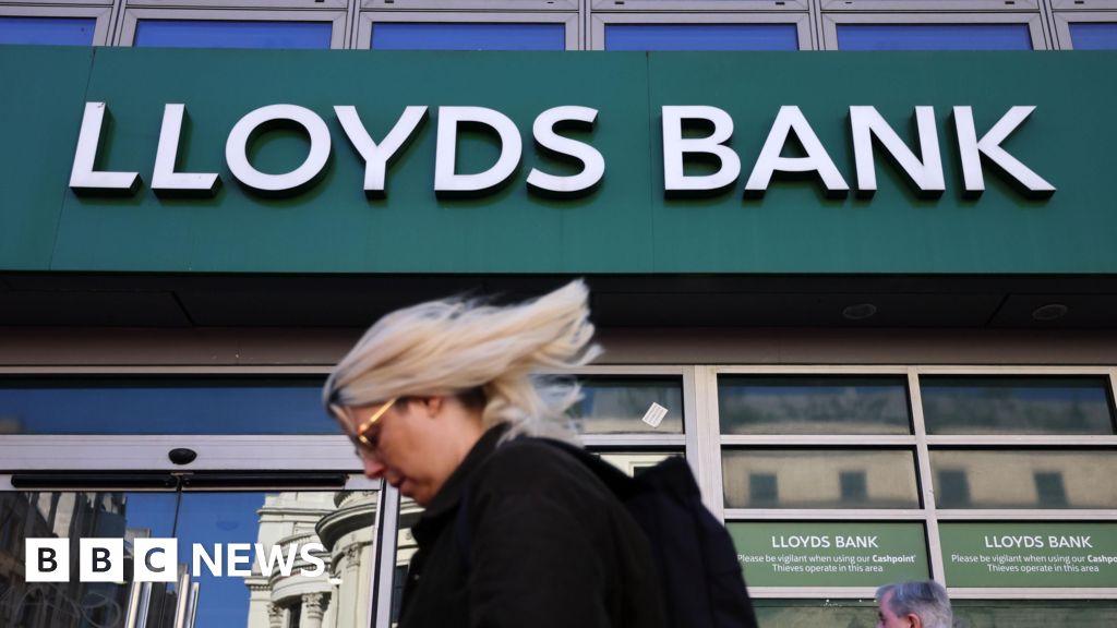 Lloyds, Halifax and Bank of Scotland app users hit by outage