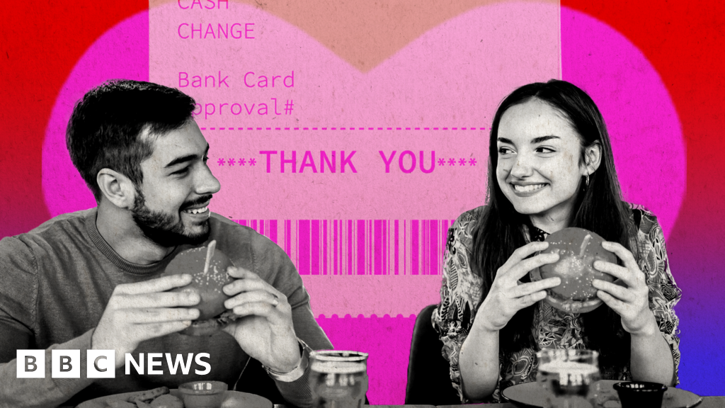 Who should pay on the first date