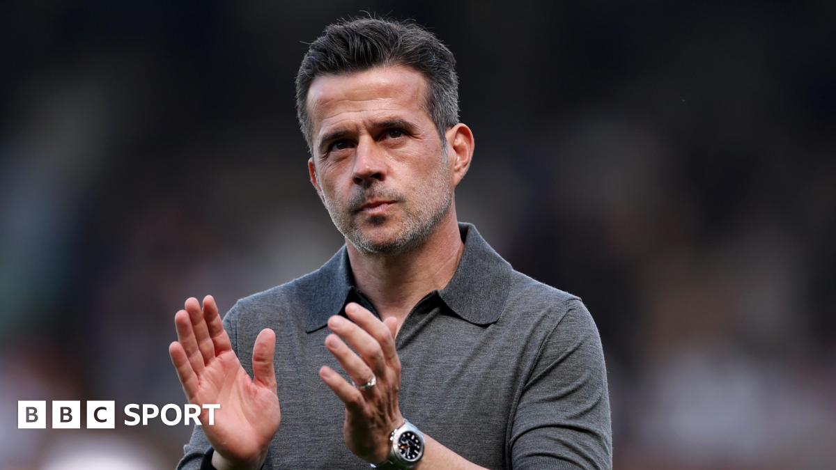 Marco Silva claps Fulham fans