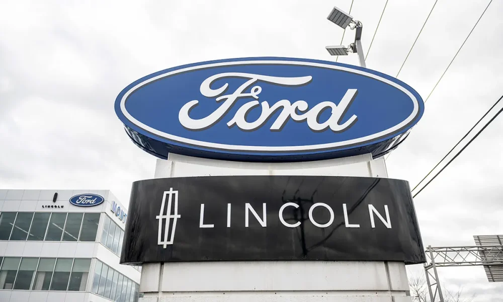 Ford recalls 420,000 Expedition, Navigator SUVs over seat belt defect