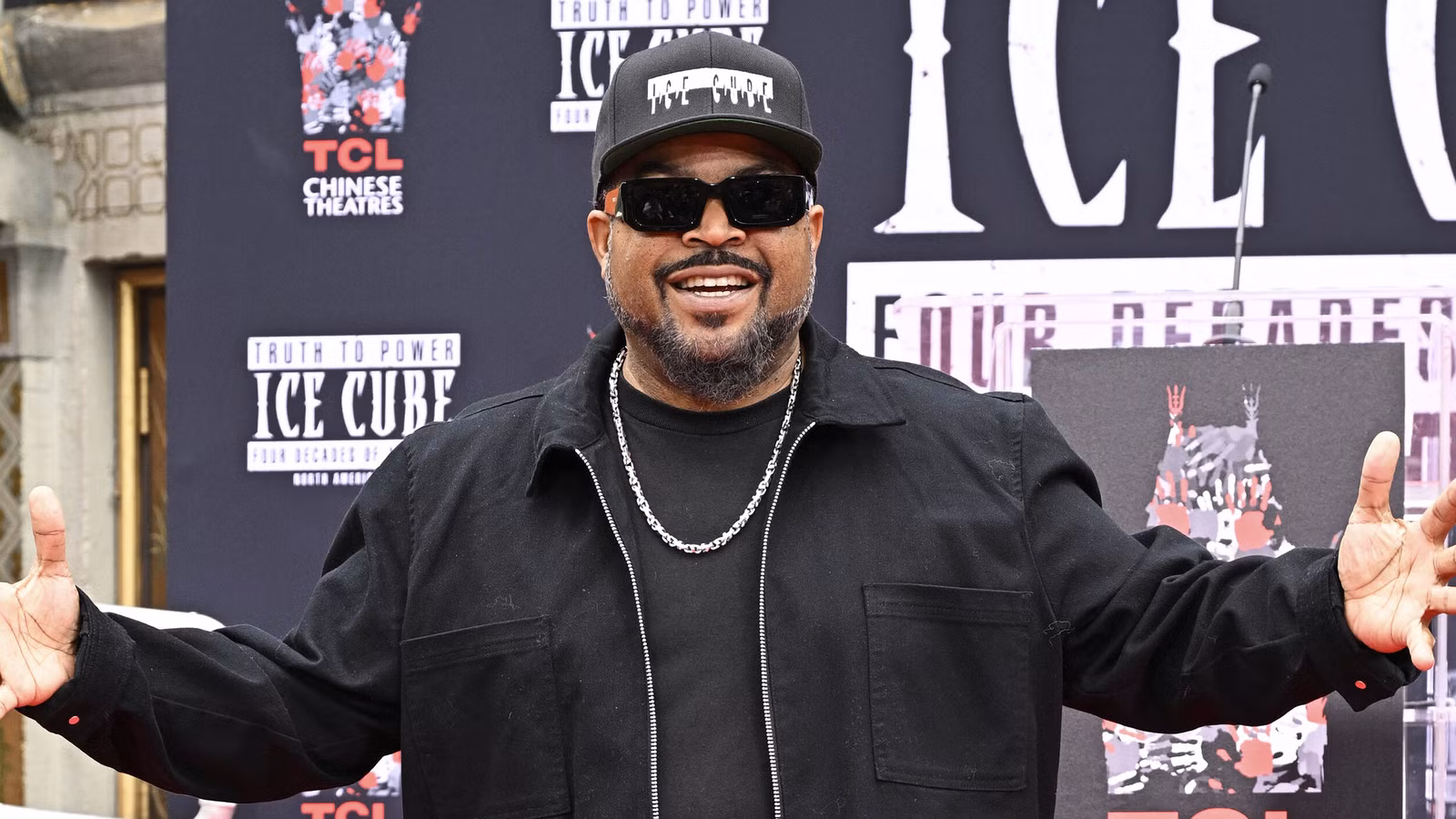 Ice Cube on the red capret