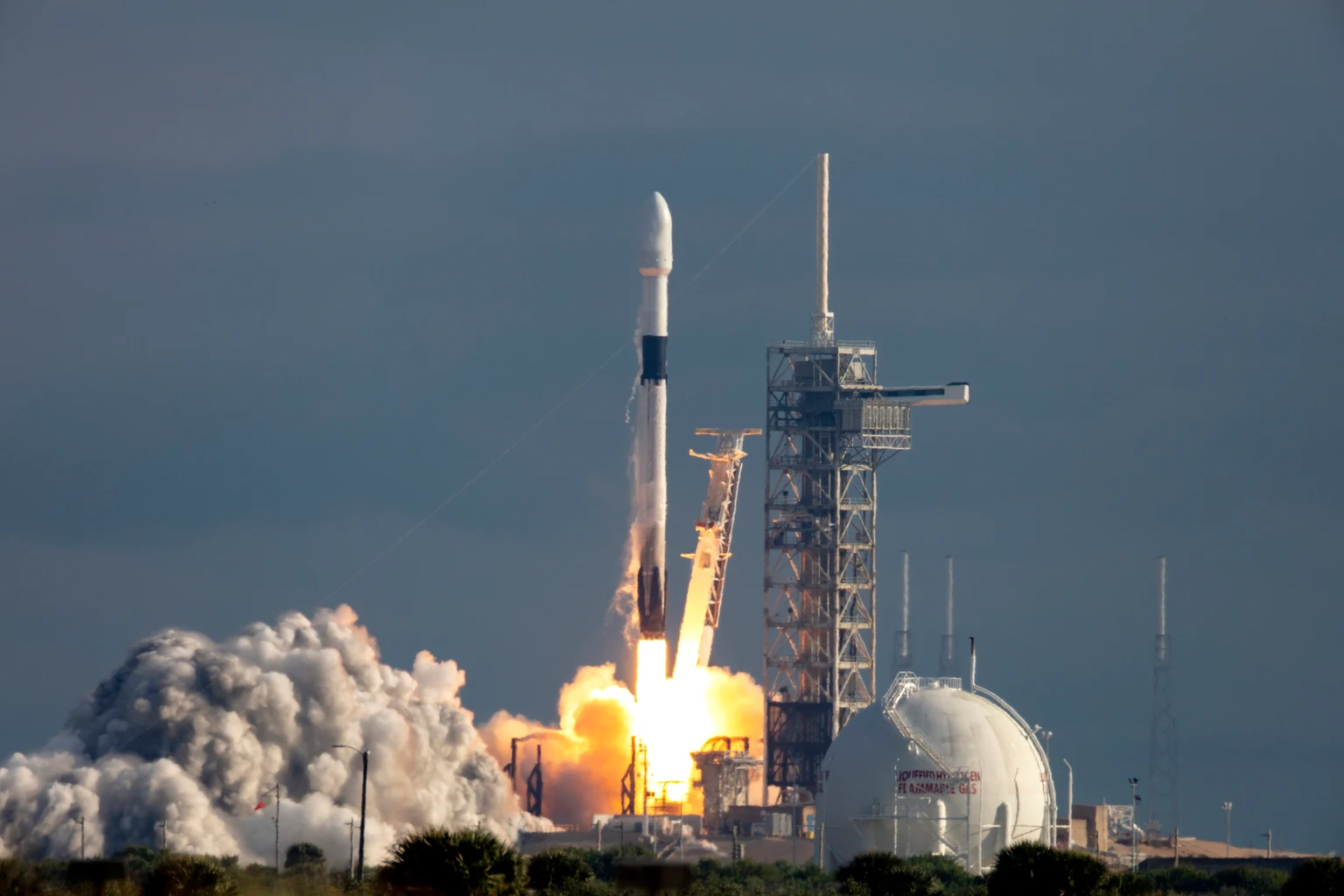SpaceX: The $2 Trillion Stock That Already Left Earth (NASDAQ:SPCX)