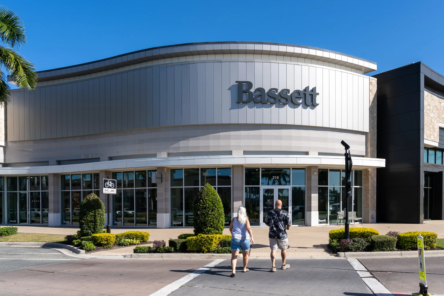 Bassett Furniture: Not A Dog But A Cheap Stock (NASDAQ:BSET)