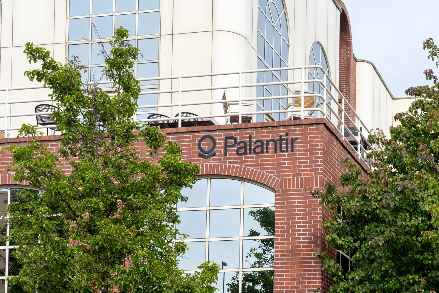 Palantir Stock: Hold But Close To Buy, I Do This Instead Of Buying Shares (NASDAQ:PLTR)