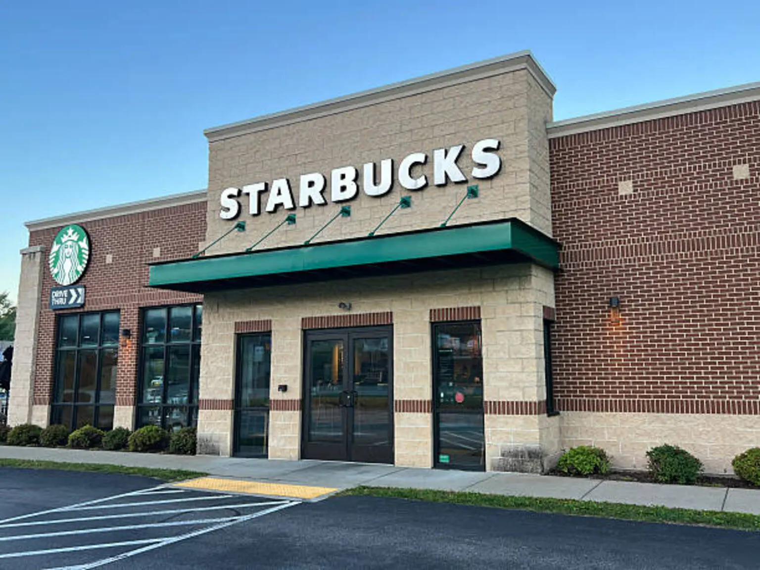 Starbucks' China JV Shift Reshapes Revenue And Margin Outlook