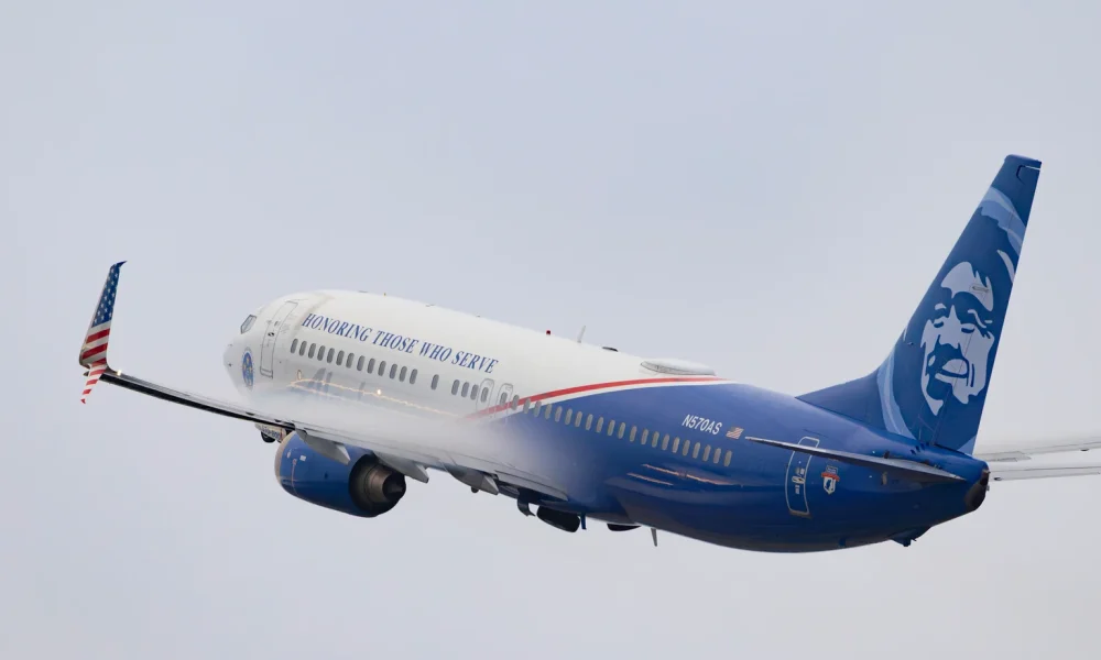 Alaska Airlines Honoring Those Who Serve 737