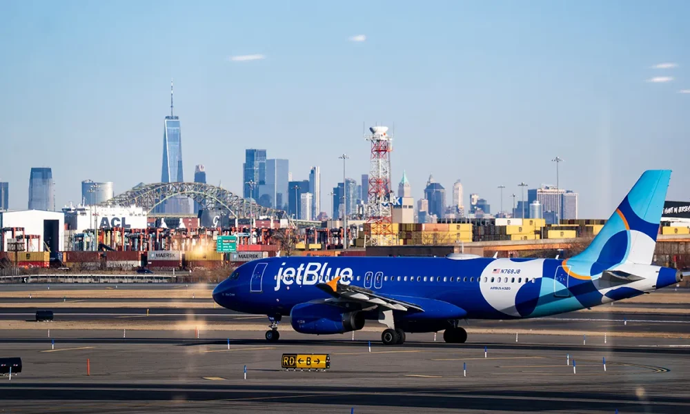 JetBlue to shut down key Newark, LaGuardia operations this fall