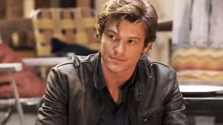 Lucas Till as Macgyver in the 2016 revival