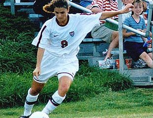Mia Hamm Voices Concerns Over FIFA's Mandatory Hydration Breaks at