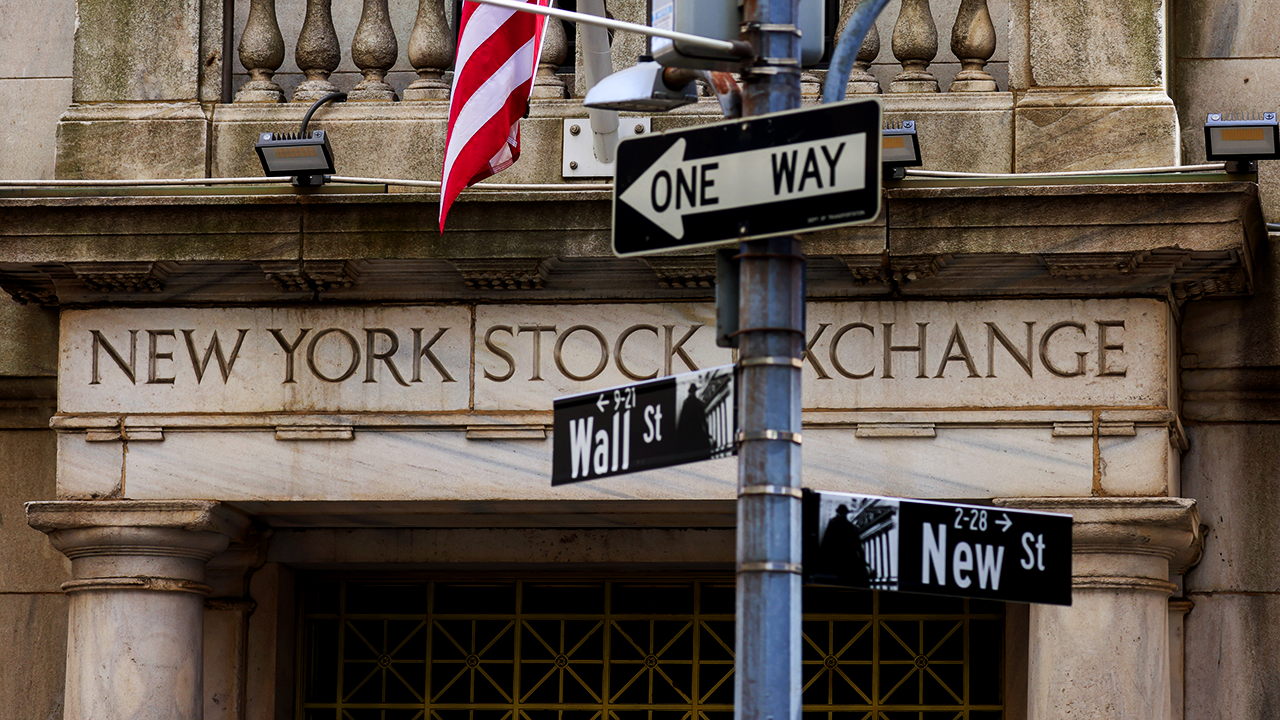 UBS expert says AI rally lacks cautionary voices, eyes consumer stocks