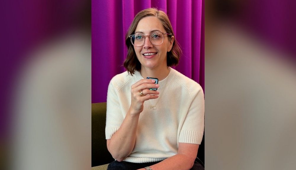 Hinge boss on her green and red flags in life
