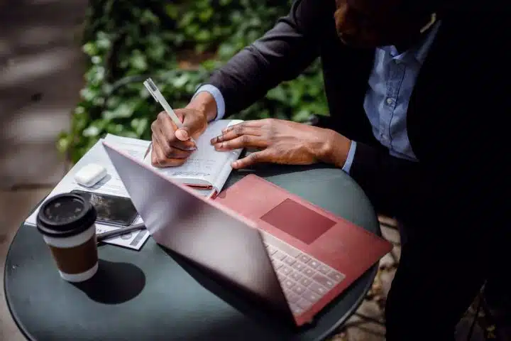 How Journalists Verify Information in the Digital Age