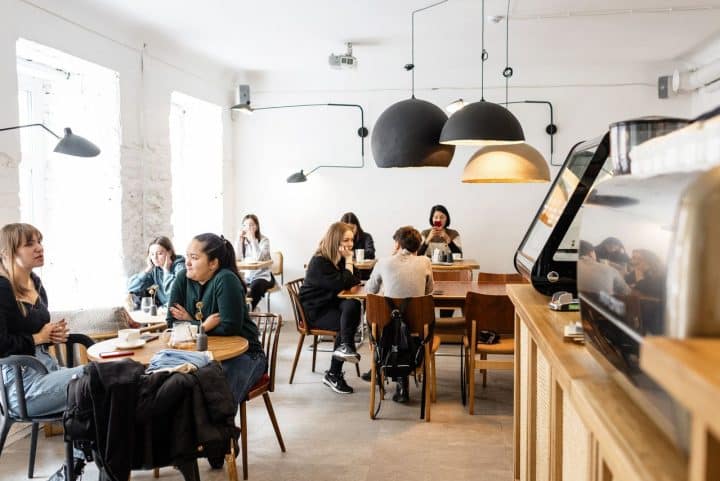 How Businesses Can Use Background Music To Create Better Customer Experiences