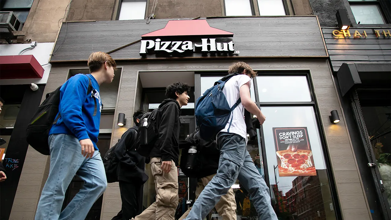 Yum Brands in exclusive talks to sell Pizza Hut to LongRange Capital
