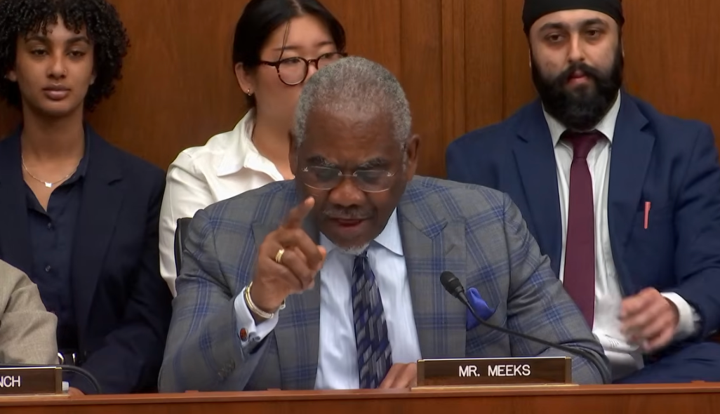 OCC Head Says he only Feels ‘Political Pressure’ from Democrats over Crypto Trust Charter
