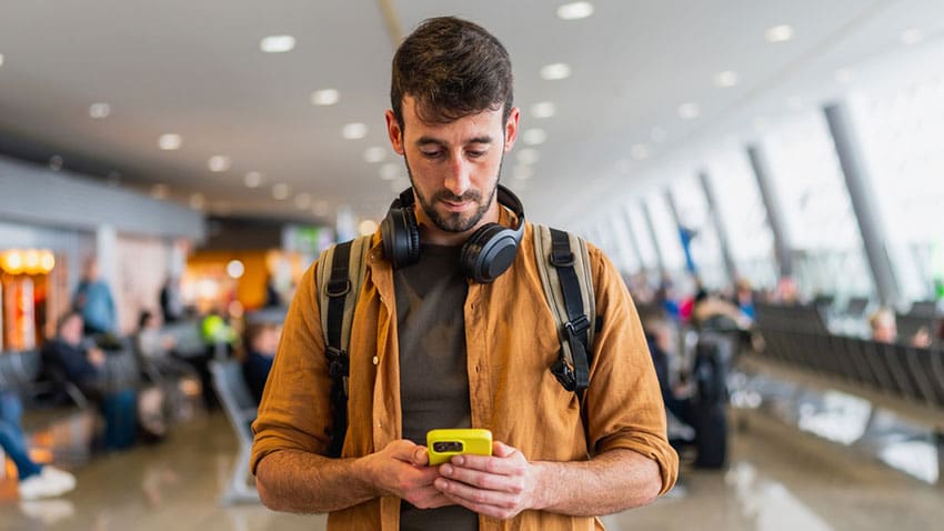The Cheapest Ways to Stay in Touch With Family Abroad