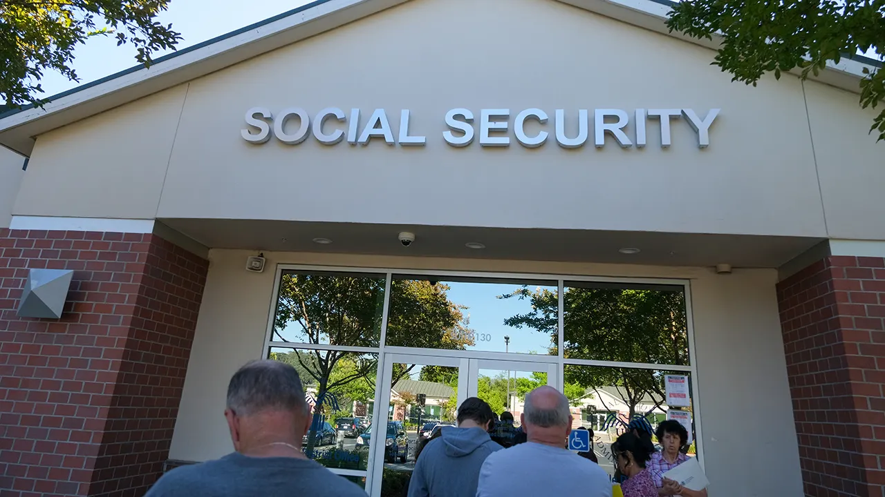 Claiming Social Security early is 'bad advice,' says Suze Orman, despite viral panic