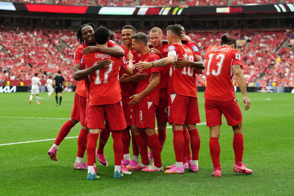 Switzerland beats Canada 2-1 at World Cup, wins Group B