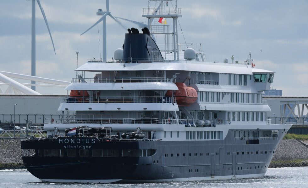 US puts up $750K to evacuate American exposed to hantavirus on ship