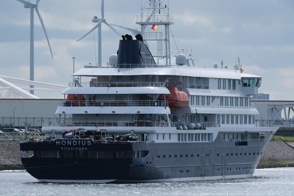 US puts up $750K to evacuate American exposed to hantavirus on ship
