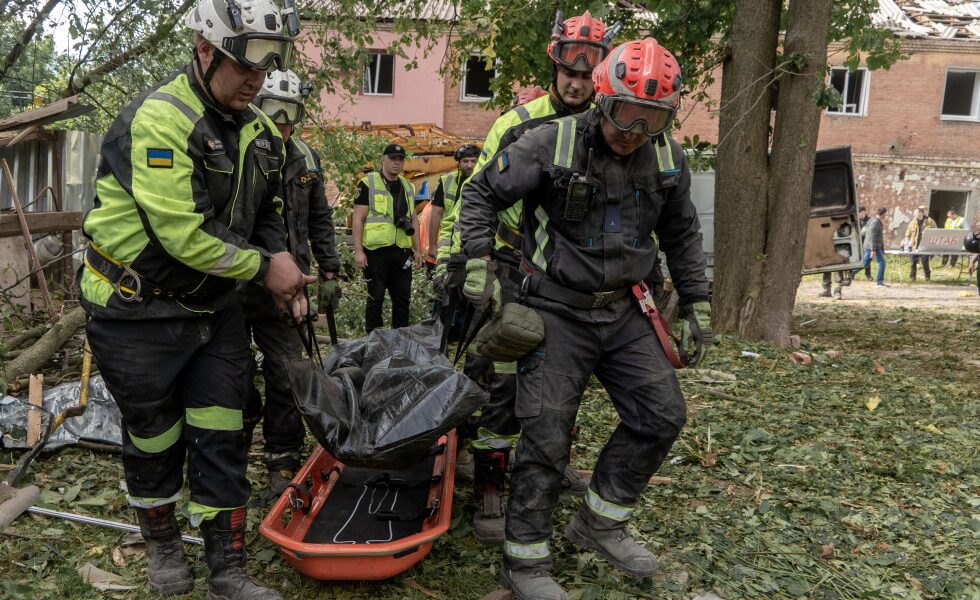 Russian bombs hit Kharkiv apartment building in Ukraine, killing 1