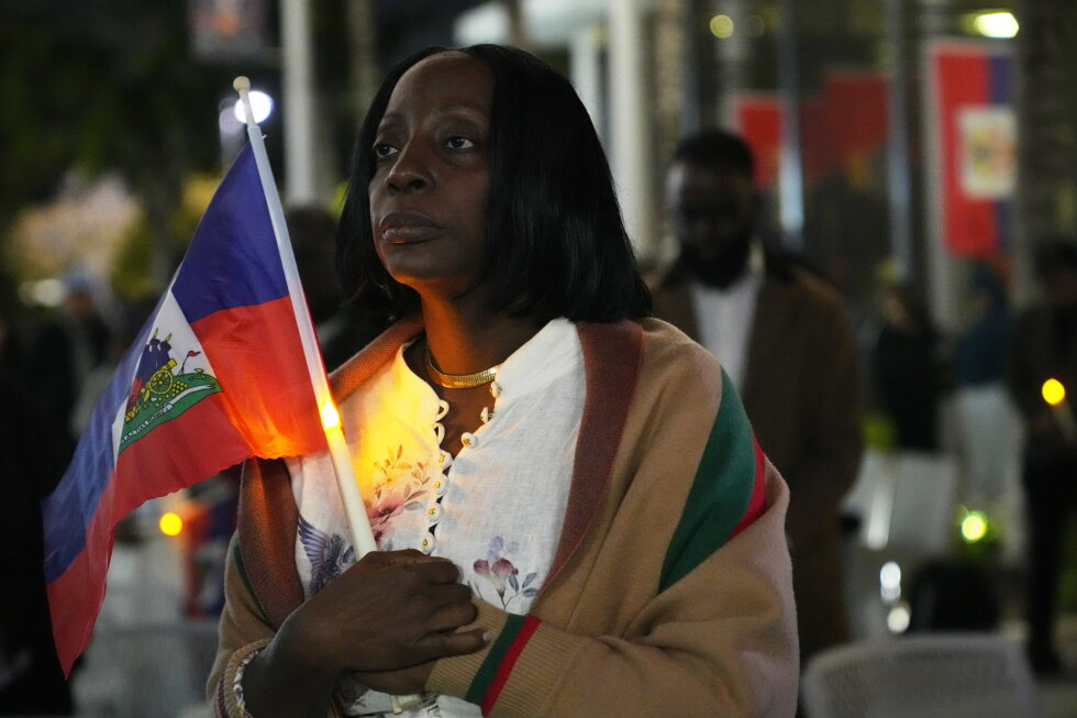 Justices let the government end legal protections for Haitians and Syrians