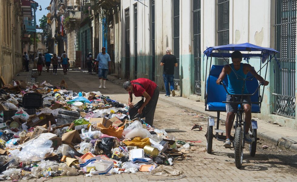 Fuel shortages leave Havana streets piled with garbage