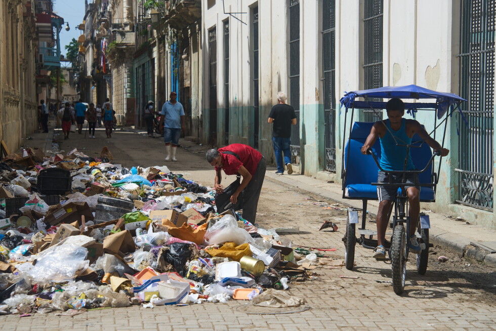 Fuel shortages leave Havana streets piled with garbage