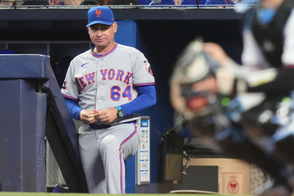 Last-place Mets fire manager Carlos Mendoza