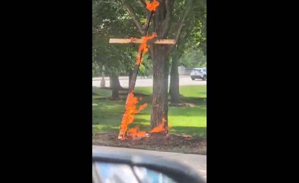 Police investigate burning cross found in Chicago park
