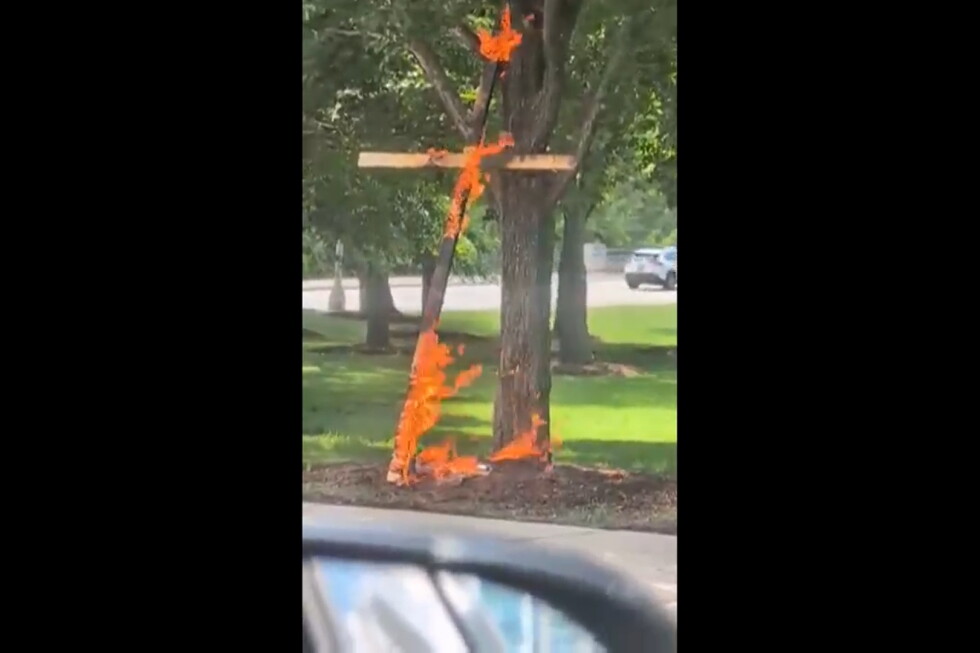 Police investigate burning cross found in Chicago park