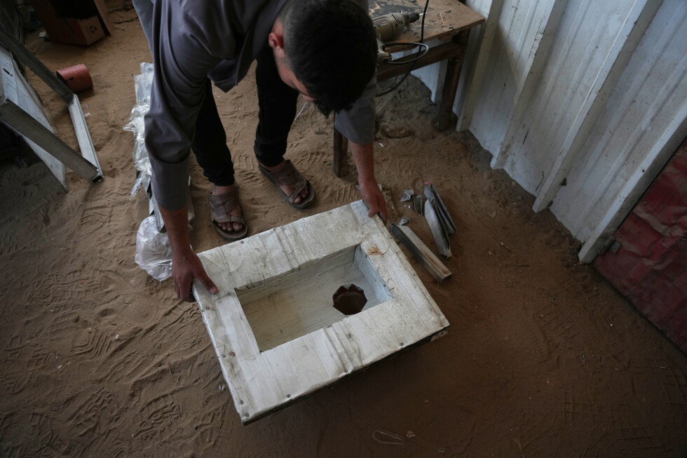 Palestinians in Gaza tent cities suffer from lack of proper toilets