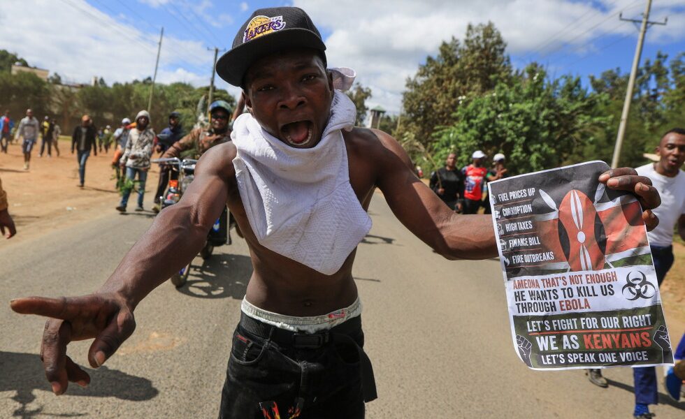 Hundreds of youths protest outside Kenya's Ebola quarantine center for US citizens