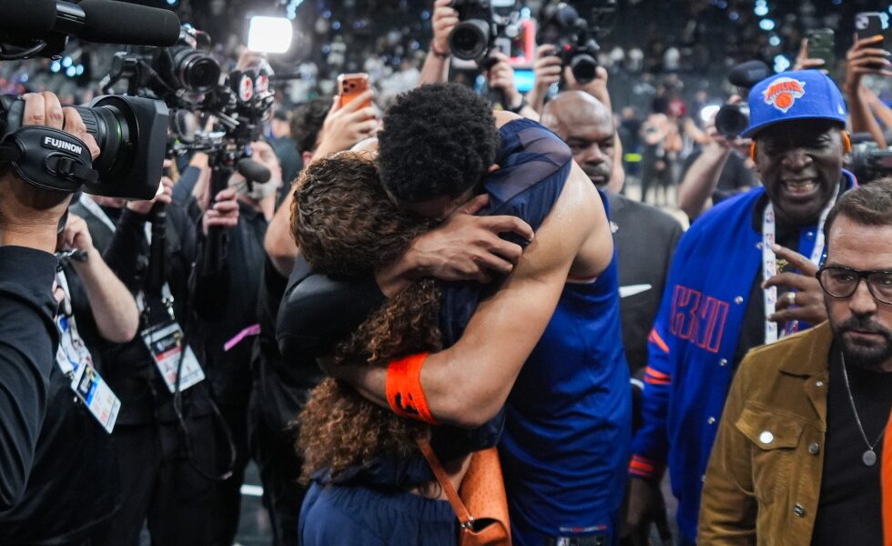 Knicks beat Spurs 105-104 for a 2-0 lead in NBA Finals