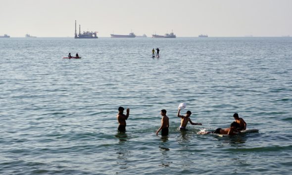 US and Iran are close to a deal to end their war, officials say